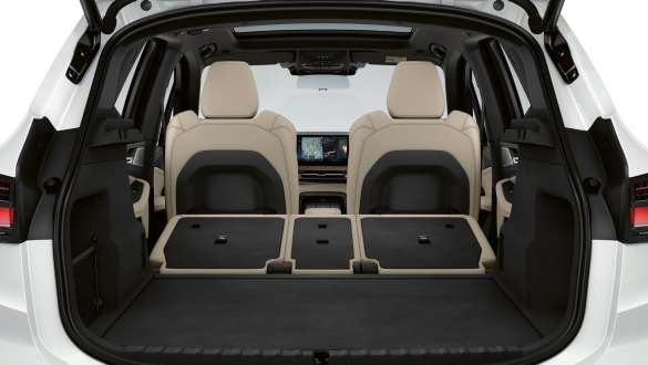 BMW Série 2 Active Tourer U06 2021 - coffre BMW Série 2 Active Tourer U06 2021 Mineralweiß métallisé, coffre