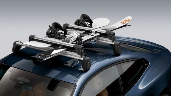 Porte-skis et snowboards BMW extensible latéralement pour la BMW Série 4 Coupé G22 2020 Porte-skis et snowboards BMW extensible latéralement pour la BMW Série 4 Coupé G22 2020, vue en gros plan