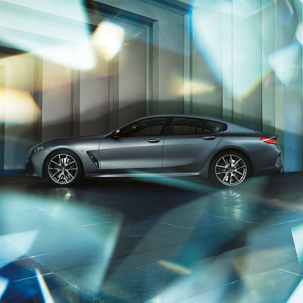 Silhouette Coupé BMW M850i xDrive Gran Coupé Vue latérale de la silhouette de la BMW M850i xDrive Gran Coupé G16 2019 en BMW Individual Frozen Bluestone metallic