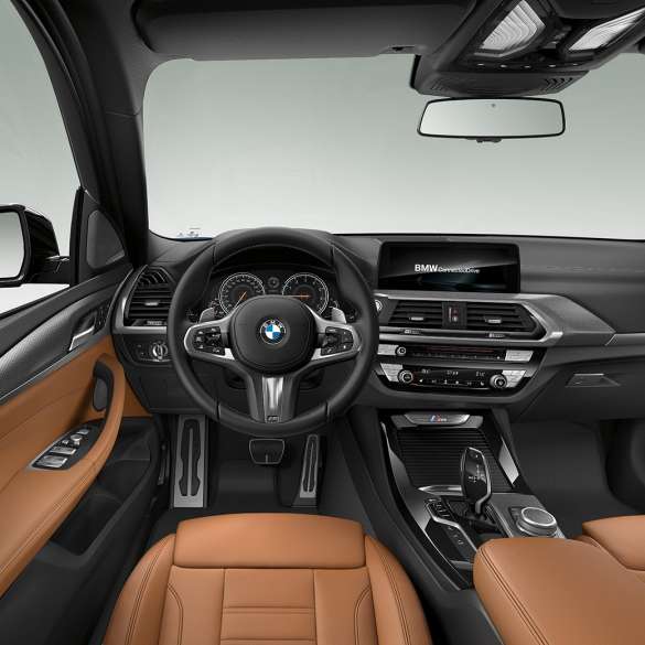BMW X3 M40i and BMW X3 M40d, cockpit. Intérieur des BMW X3 M40i et BMW X3 M40d, habitacle avec volant M en cuir et sièges M sport.
