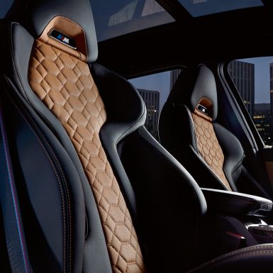 BMW X3 M Competition, sièges M sport. Intérieur de la BMW X3 M Competition, sièges M sport en cuir Merino avec Alcantara.