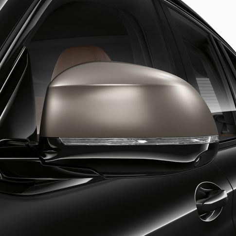 BMW X3 M40i et BMW X3 M40d, coques des rétroviseurs. Extérieur des BMW X3 M40i et BMW X3 M40d en Saphierschwarz metallic, coques des rétroviseurs galvanisées en Cerium Grey.