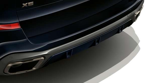 Système d’échappement M sport des BMW X5 M50i et M50d Système d’échappement M Sport, BMW X5 M50i et M50d G05, vue en gros plan de la poupe
