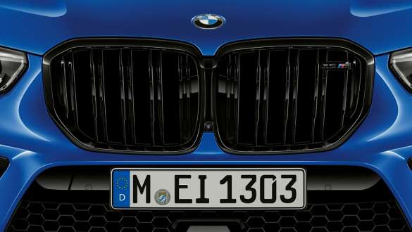Calandre M spécifique de la BMW X5 M Competition Calandre M spécifique, BMW X5 M Competition F95 en Marina Bay Blau metallic, extérieur