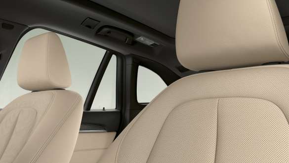 BMW X1 F48 LCI, intérieur avec garnissage en cuir Dakota perforé | Oyster/surpiqûres en Grau. BMW X1 F48 LCI, intérieur avec garnissage en cuir Dakota perforé | Oyster/surpiqûres en Grau.