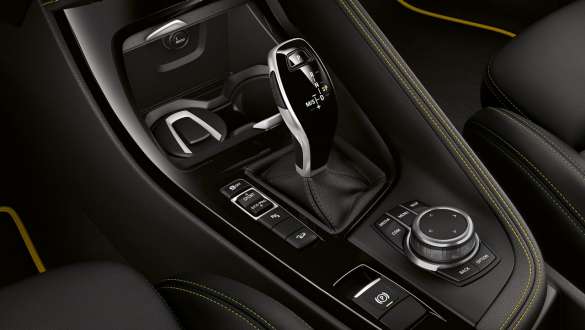 Pommeau du levier de vitesses de la BMW X2 F39 Pommeau du levier de vitesses de la BMW X2 2018 F39 intérieur