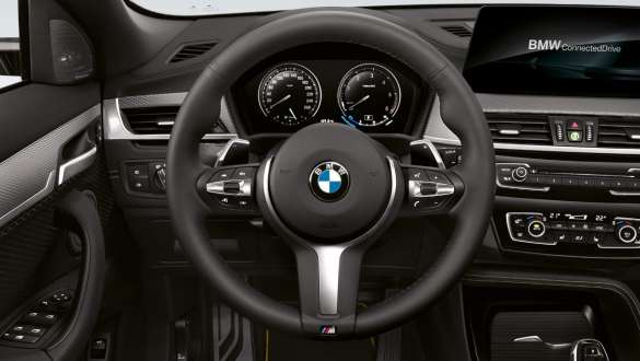 Poste de conduite de la BMW X2 F39 Active Cruise Control avec fonction Stop&Go de la BMW X2 2018 F39 intérieur, poste de conduite