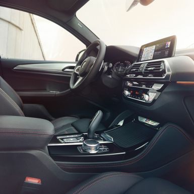 Aménagement intérieur somptueux de la BMW X4 Aménagement intérieur somptueux de la BMW X4 G02 2018 habitacle
