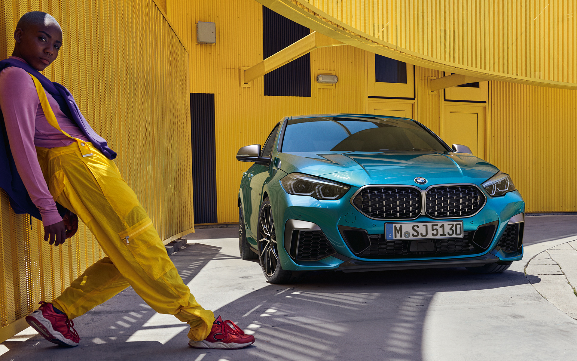 Avant BMW Série 2 Gran Coupé F44 BMW Série 2 Gran Coupé F44 avec doubles naseaux de style Mesh Snapper Rocks Blau metallic F44, vue de trois quarts face