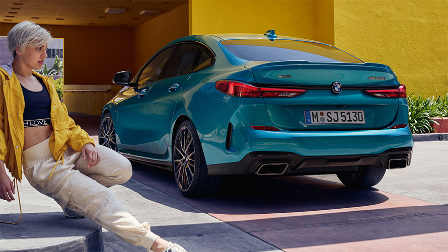 Arrière athlétique, BMW Série 2 Gran Coupé F44 en Snapper Rocks Blau metallic, vue latérale de trois quarts