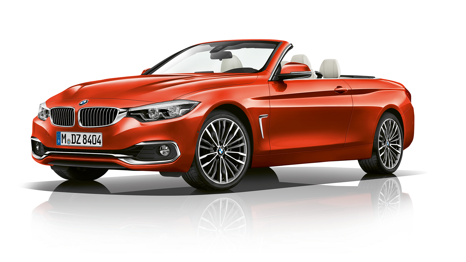 BMW Série 4 Cabrio, Modèle Luxury, vue de trois quarts face BMW Série 4 Cabrio, Modèle Luxury, vue de trois quarts face