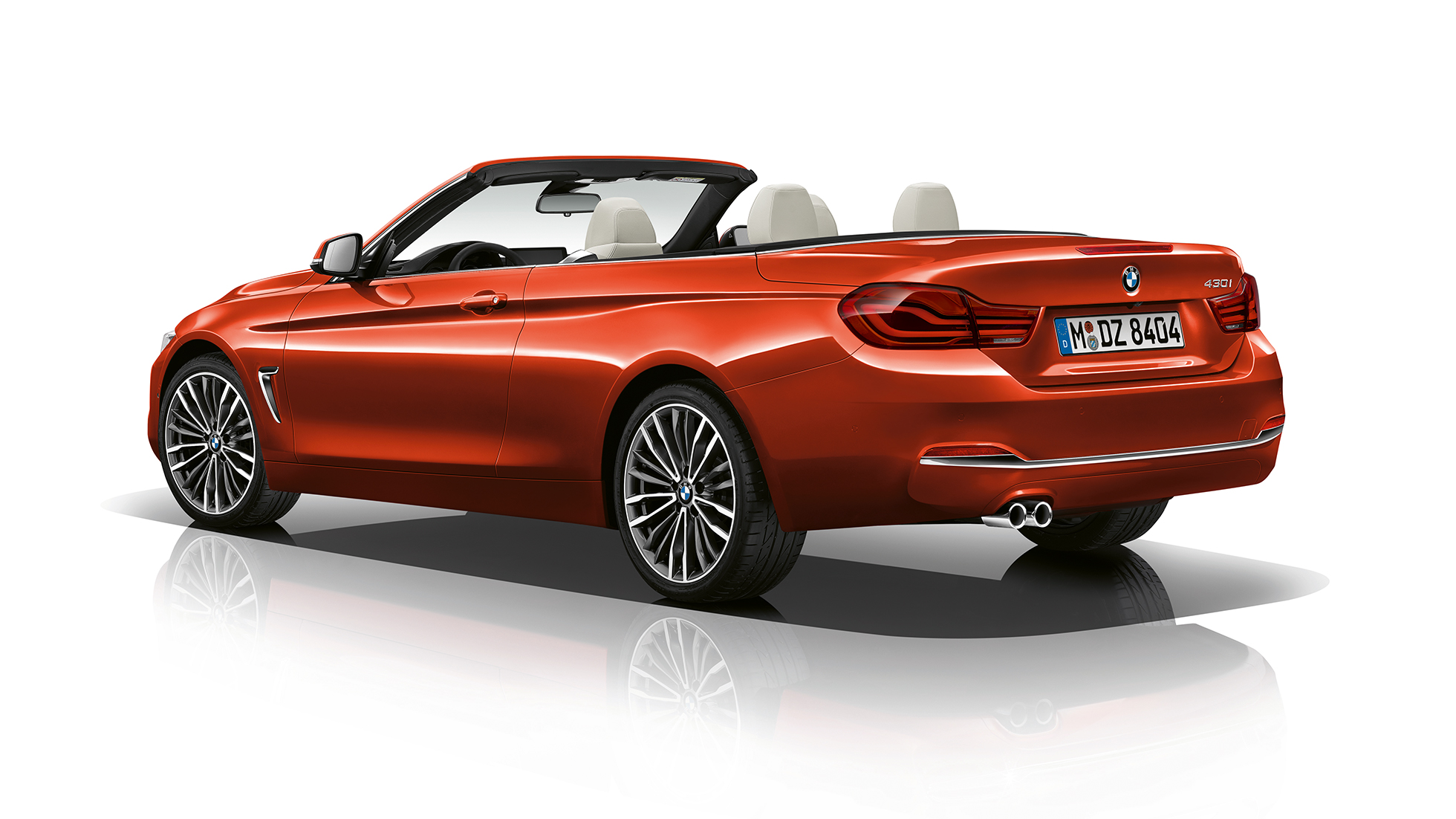 BMW Série 4 Cabrio, Modèle Luxury, vue de trois quarts de la poupe BMW Série 4 Cabrio, Modèle Luxury, vue de trois quarts de la poupe