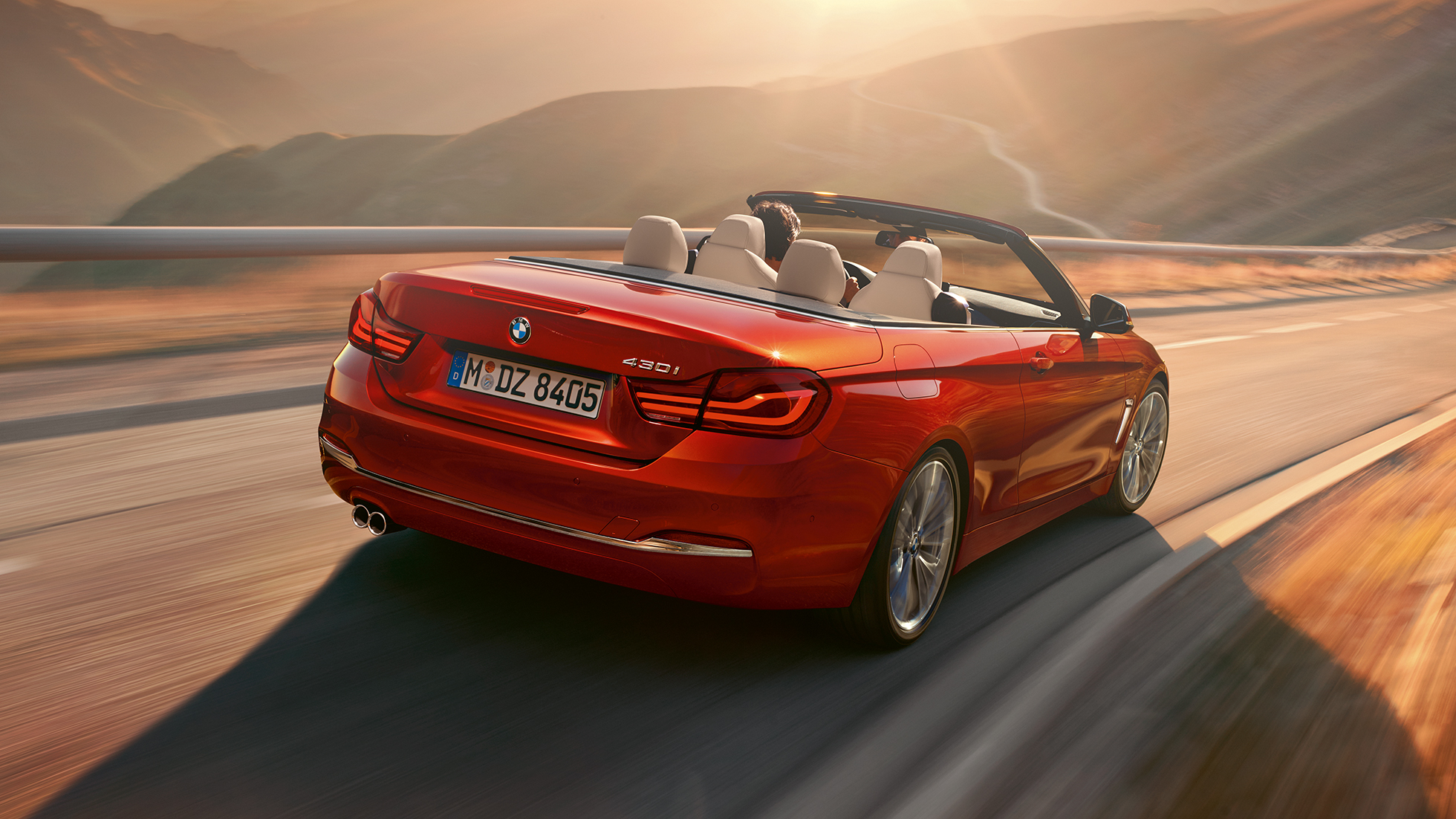 BMW Série 4 Cabrio en mouvement, vue arrière BMW Série 4 Cabrio en mouvement, vue arrière