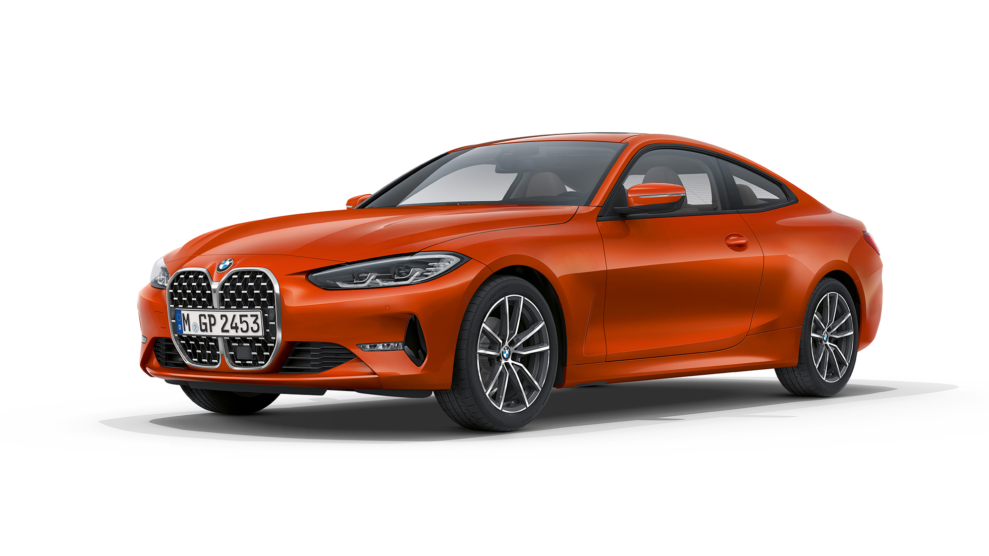 Vue de trois quarts face BMW xDrive BMW Série 4 Coupé équipement de base G22 2020 vue de trois quarts arrière BMW Série 4 Coupé G22 2020 équipement de base Sunset Orange metallic vue de trois quarts face
