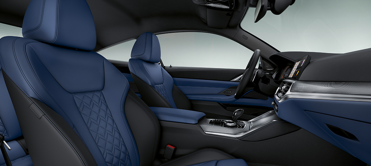 Revêtement intérieur cuir Merino Fjordblau/Schwarz BMW Série 4 Coupé Individual 2020 G22 habitacle Revêtement intérieur BMW Individual étendu en cuir Merino Fjordblau/Schwarz BMW Série 4 Coupé Individual G22 2020 habitacle poste de conduite