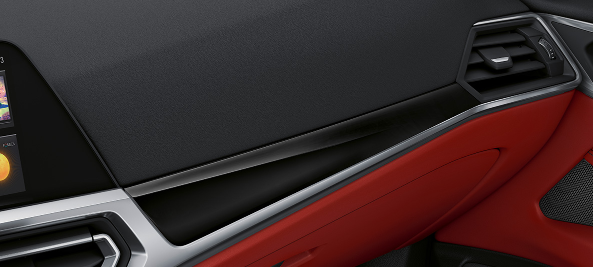Inserts de décoration en Pianolack Schwarz hochglänzend habitacle de la BMW Série 4 Coupé 2020 G22 Individual Inserts de décoration BMW Individual en Pianolack Schwarz avec incrustation en Perlglanz Chrom BMW Série 4 Coupé Individual G22 2020 Intérieur