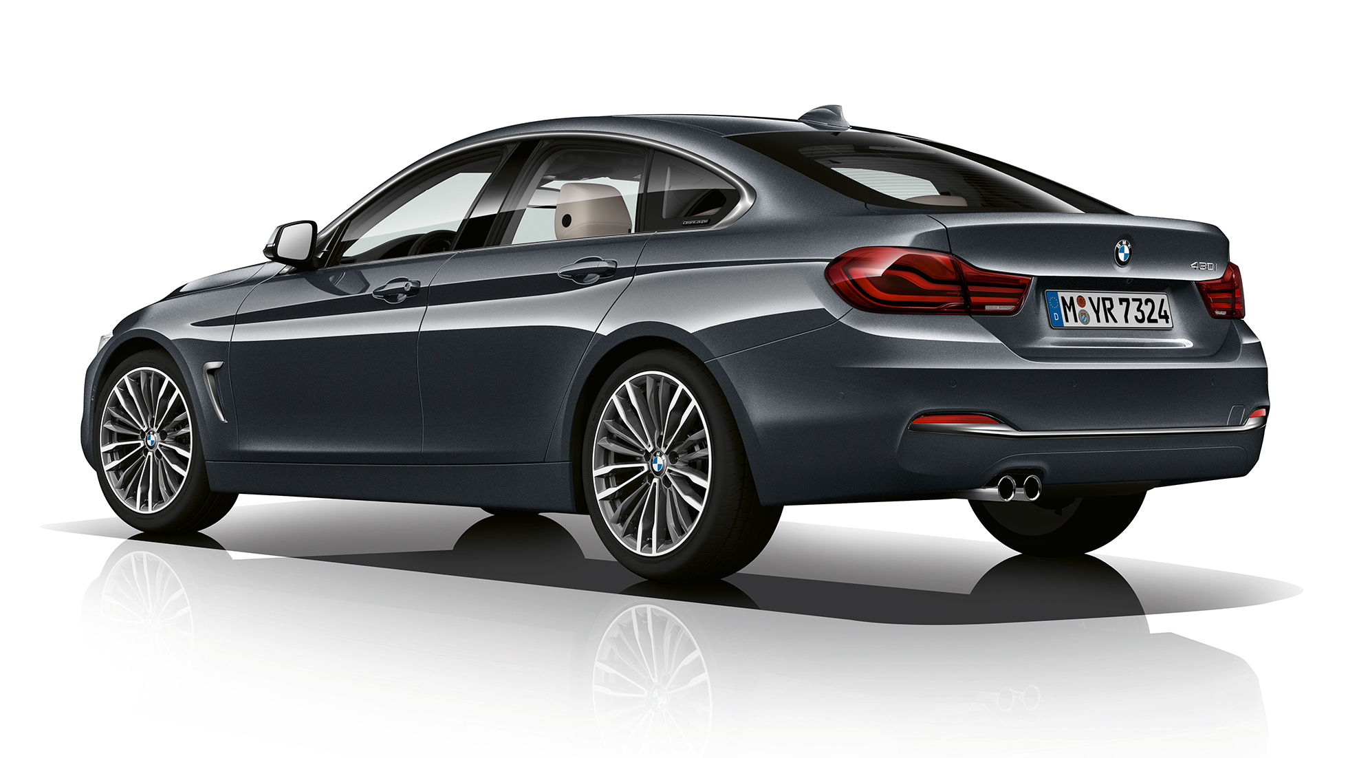 BMW Série 4 Gran Coupé, Modèle Luxury, vue de trois quarts de la poupe BMW Série 4 Gran Coupé, Modèle Luxury, vue de trois quarts de la poupe