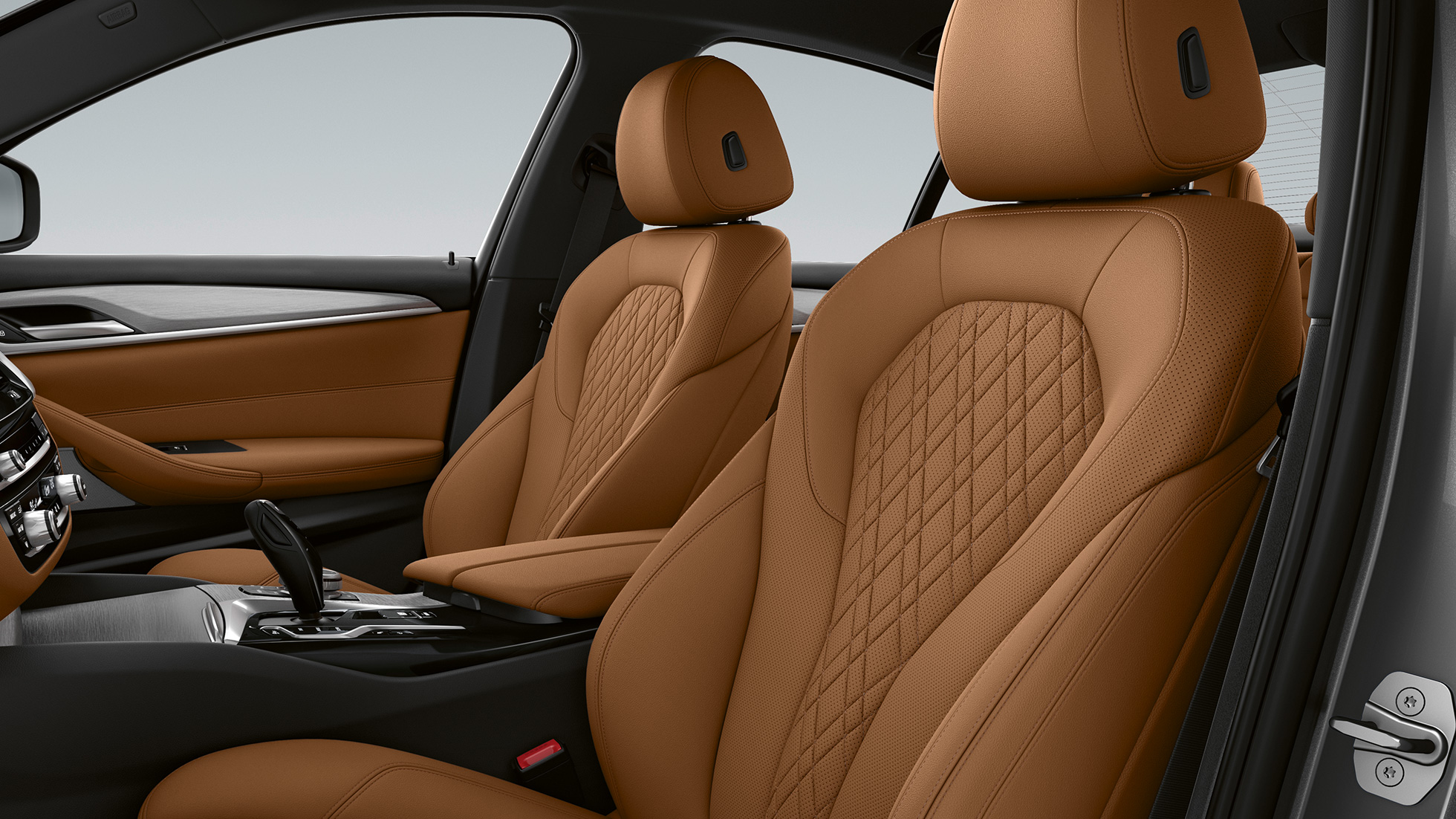 Équipement de base de la BMW Série 5 Berline G30, garnissage Équipement de base de la BMW Série 5 Berline 540i G30 2020, garnissage en Sensatec Cognac, habitacle