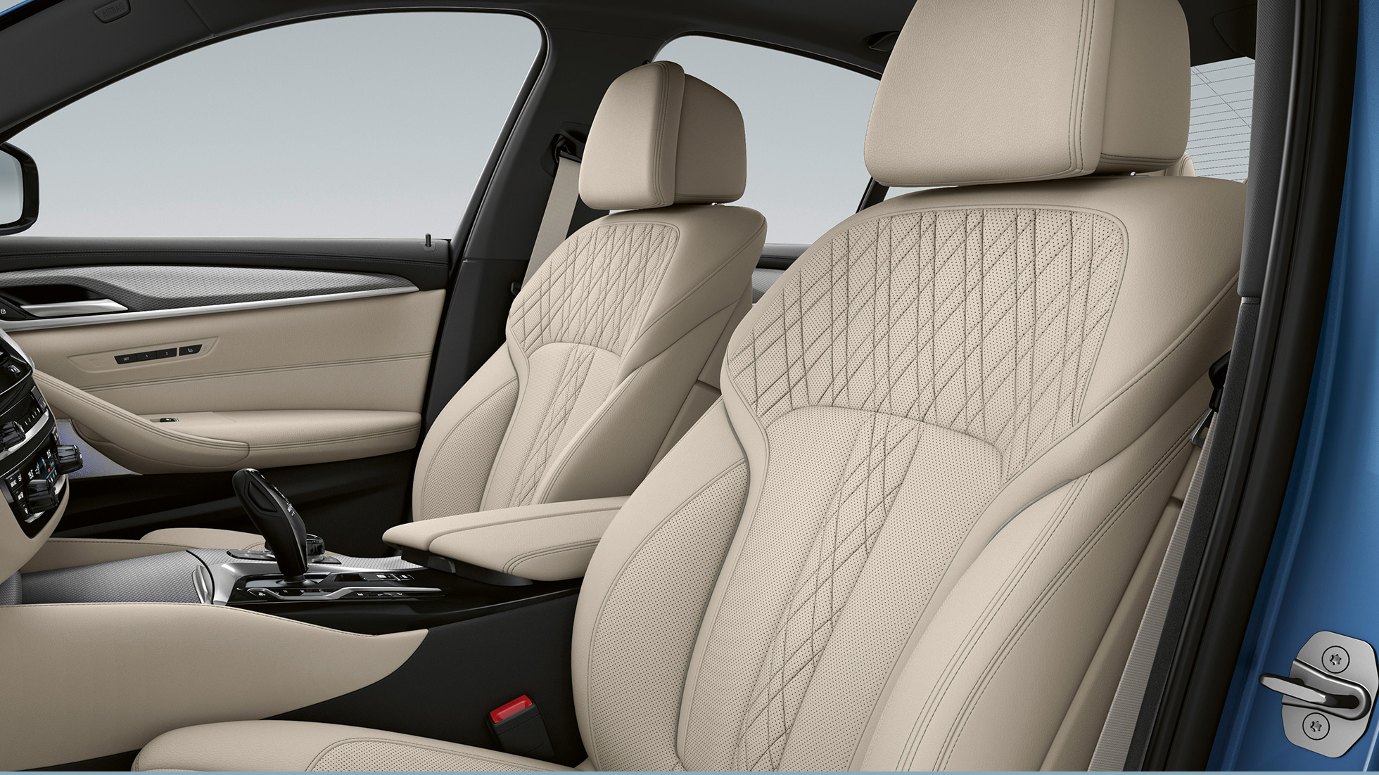 Kit M Sport de la BMW Série 5 Plug-in Hybrid Berline G30, garnissage Garnissage en cuir Dakota Schwarz avec surpiqûres contrastées en Blau du Kit M Sport de la BMW Série 5 Berline 520d xDrive G30 2020, habitacle