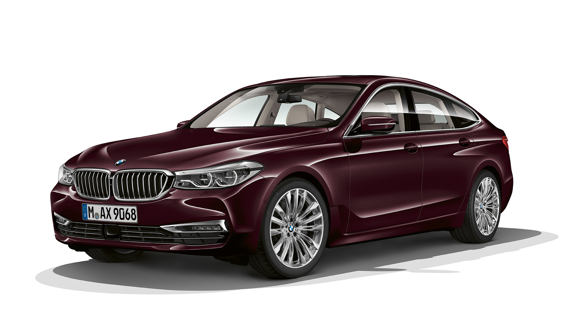 BMW Série 6 Gran Turismo G32 Luxury Line vue de trois quarts avant BMW Série 6 Gran Turismo G32 2017 Luxury Line Royal Burgundy Red vue de trois quarts avant