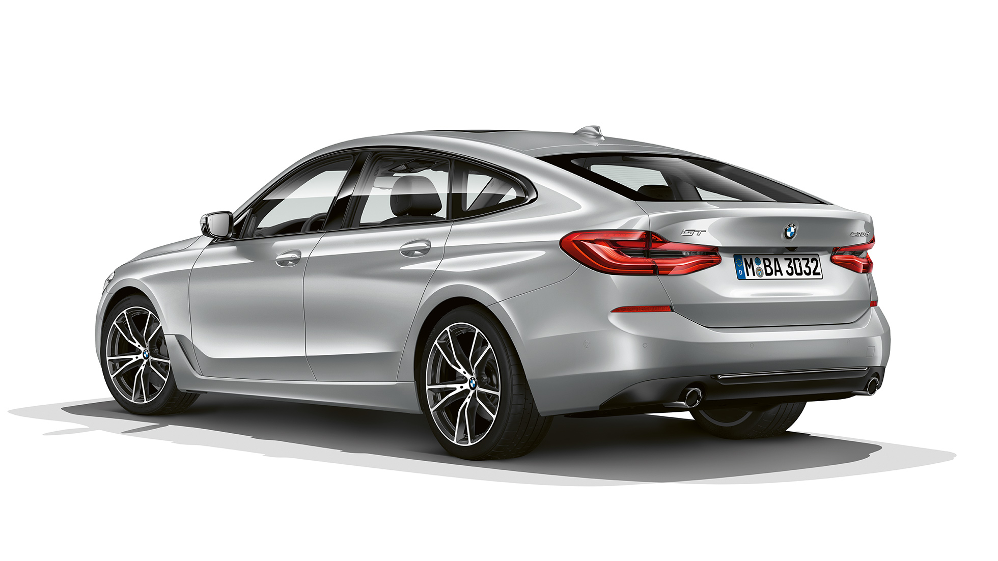 BMW Série 6 Gran Turismo G32 Sport Line vue de trois quarts arrière BMW Série 6 Gran Turismo G32 2017 Sport Line Glaciersilber metallic vue de trois quarts arrière