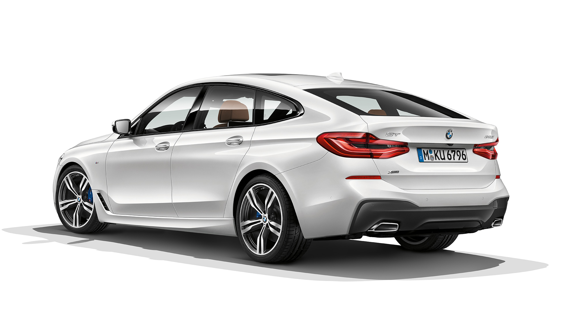 BMW Série 6 Gran Turismo G32 Kit M Sport vue de trois quarts arrière BMW Série 6 Gran Turismo G32 2017 Kit M Sport Mineralweiß metallic vue de trois quarts arrière