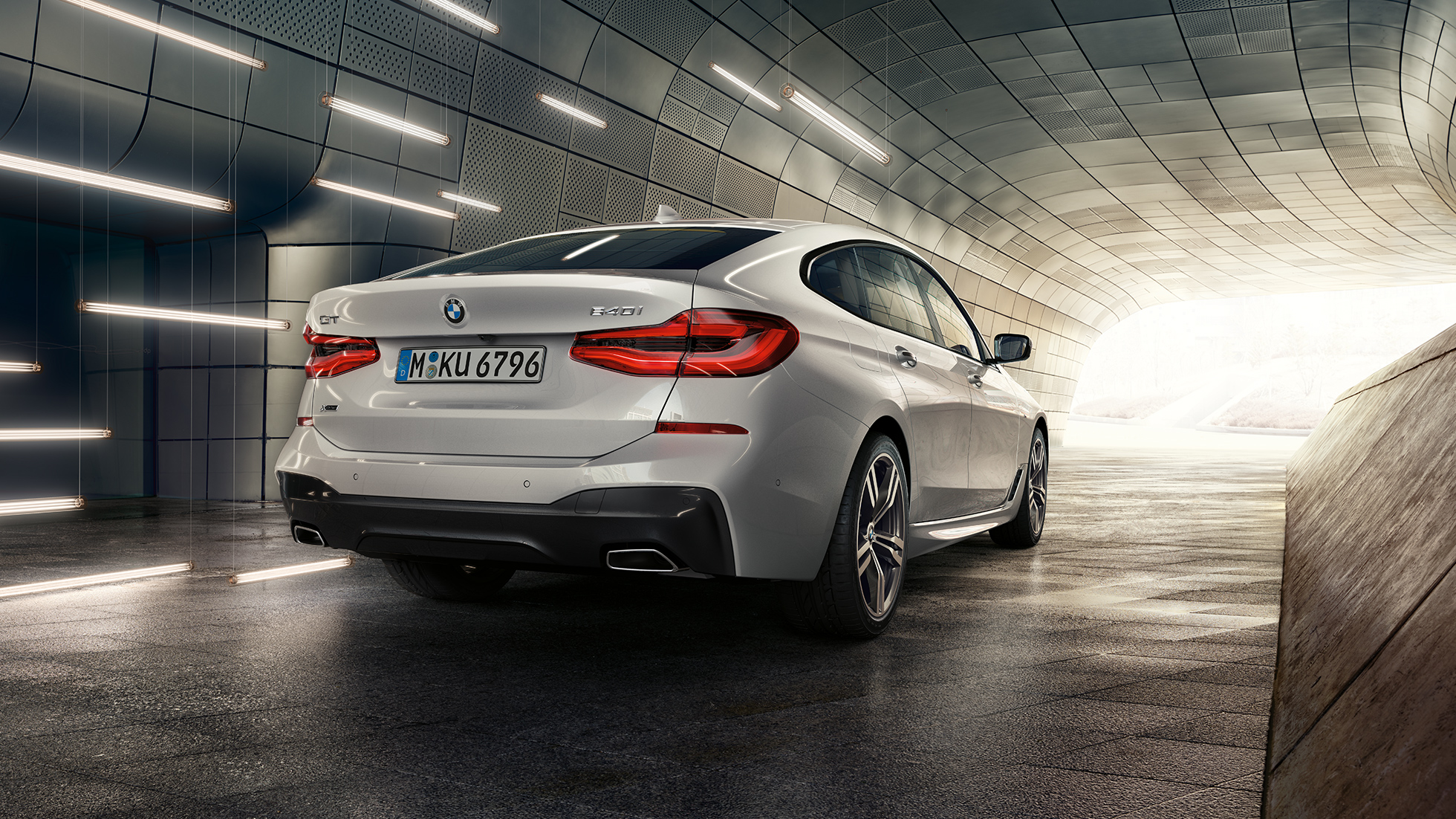 BMW Série 6 Gran Turismo G32 vue de trois quarts arrière BMW Série 6 Gran Turismo G32 2017 Mineralweiß metallic vue de trois quarts arrière