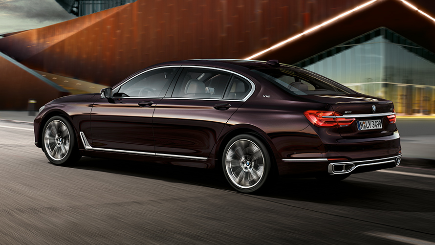 BMW M760Li xDrive Model V12 BMW M760Li xDrive Model V12