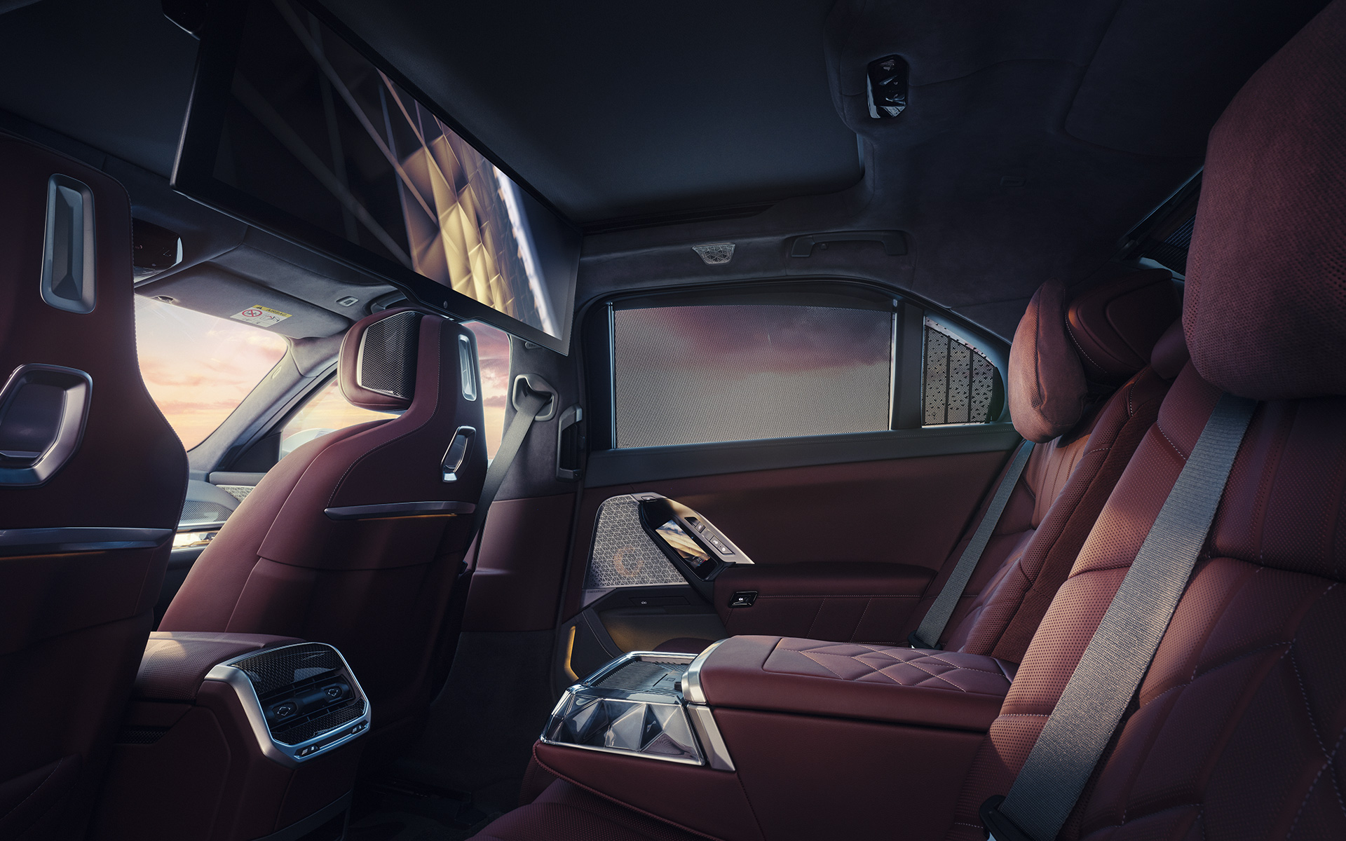 BMW Série 7 Berline G70 ICE 740d kit M Sport vue de l’habitacle arrière BMW Série 7 Berline G70 ICE 740d kit M Sport vue de l'habitacle système d'infodivertissement aux places arrière Experience Display