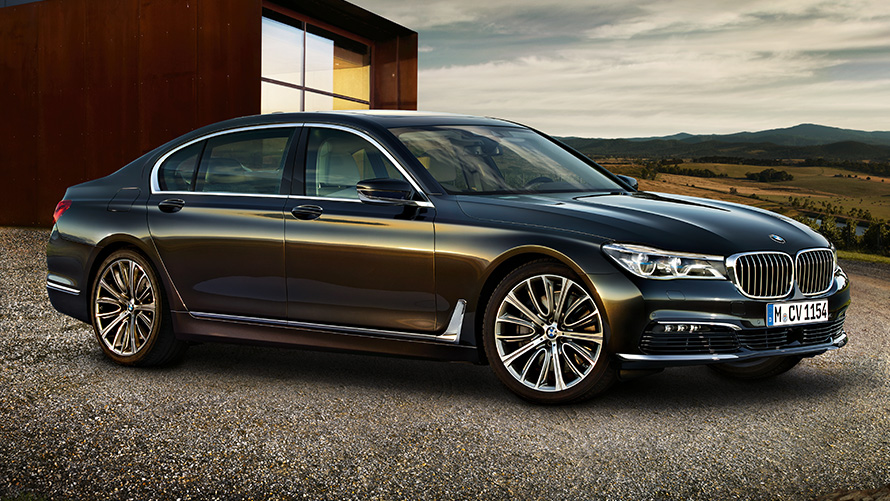 BMW Série 7 Berline (G12) vue de profil 7/8 à l’arrêt BMW Série 7 Berline (G12) vue de profil 7/8 à l’arrêt