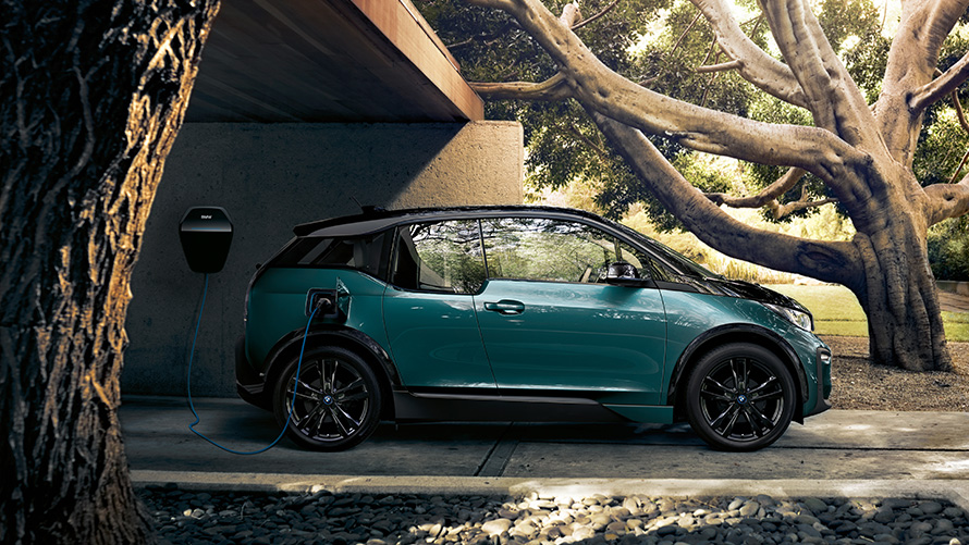 BMW i3 I01 2018 Jucarobeige avec accent Frozen Grey metallic, vue avant en mouvement