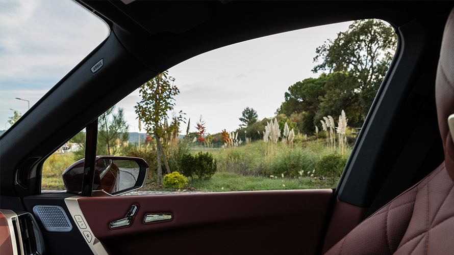 BMW iX M60 i20 2022 SUV électrique BMW Individual Storm Bay metallic Vidéo sur la durabilité BMW iX M60 i20 2022 SUV électrique BMW Individual Storm Bay metallic Vidéo sur la durabilité