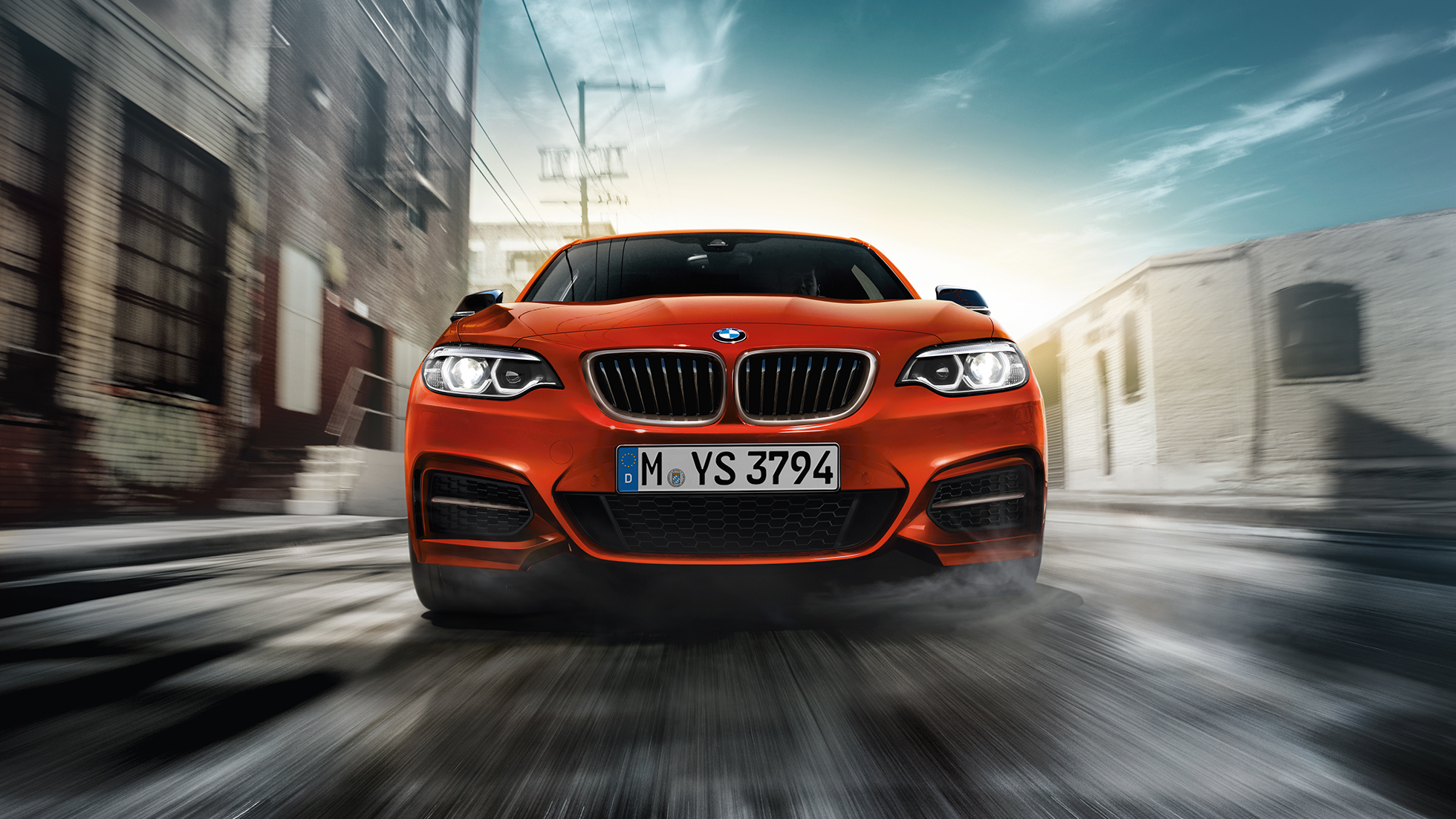 Design avant de la BMW M240i Coupé Vue avant de la BMW M240i Coupé F22 2017 Sunset Orange metallic