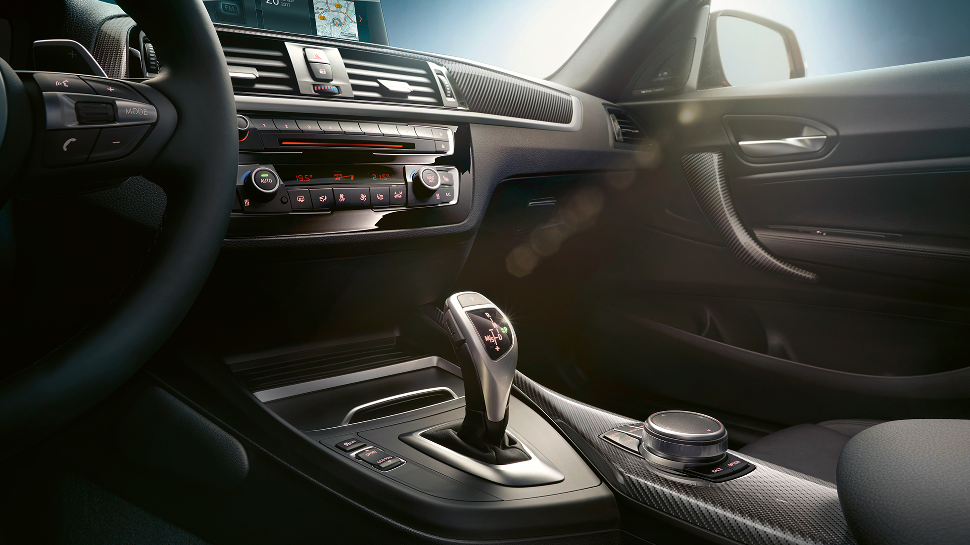 Levier de changement de vitesse de la BMW M240i Coupé Levier de changement de vitesse de la BMW M240i Coupé F22 2017, habitacle