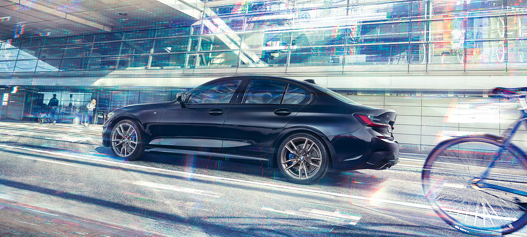 BMW M340i xDrive Berline G20 2020, vue de profil en mouvement BMW M340i xDrive Berline G20 2020 en Saphirschwarz metallic, vue de profil en mouvement