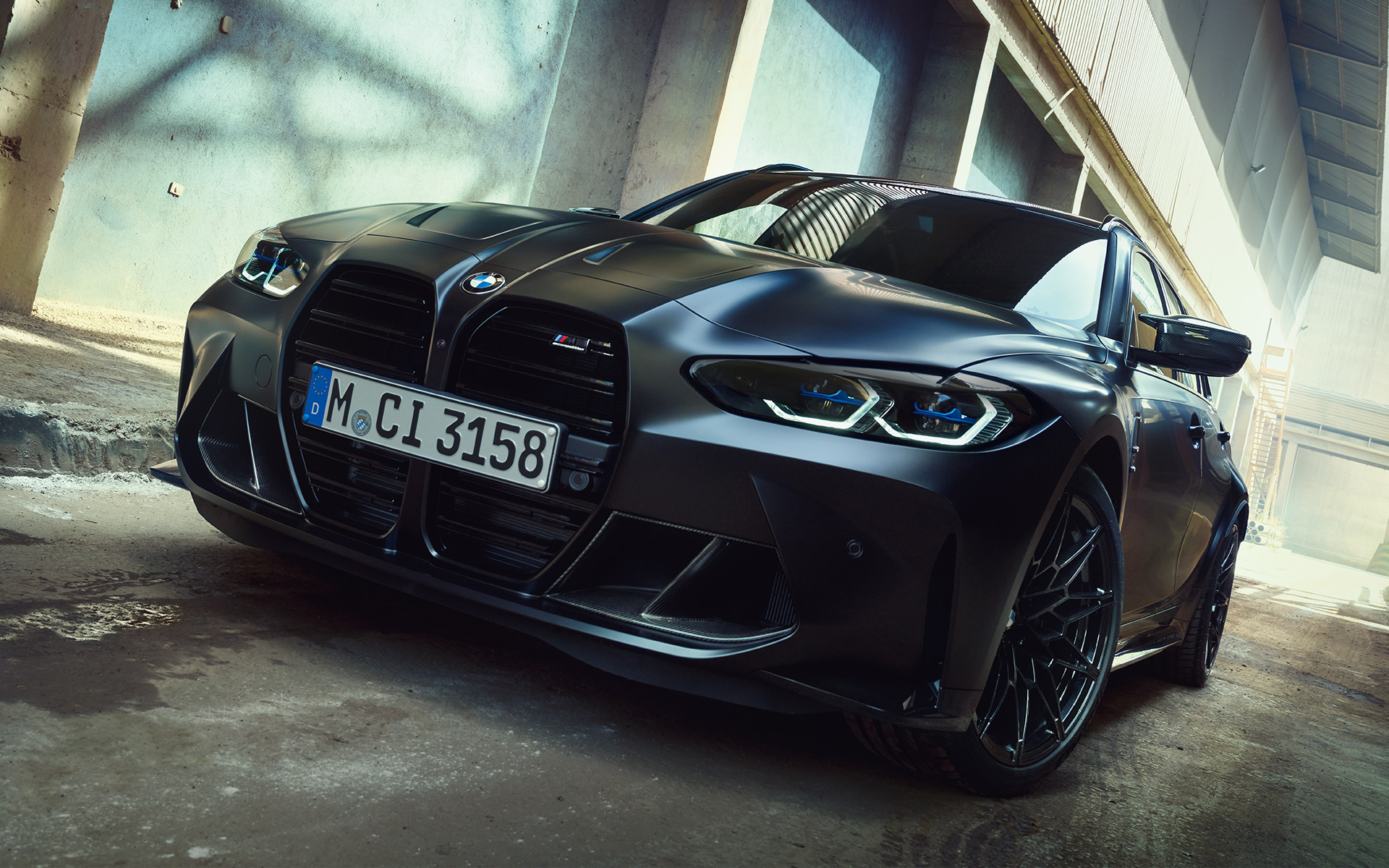 M Design BMW M3 Competition Touring G81 BMW Individual Frozen Black metallic BMW M3 Competition Touring G81 BMW Individual Frozen Black metallic M Design, vue de trois quarts avant