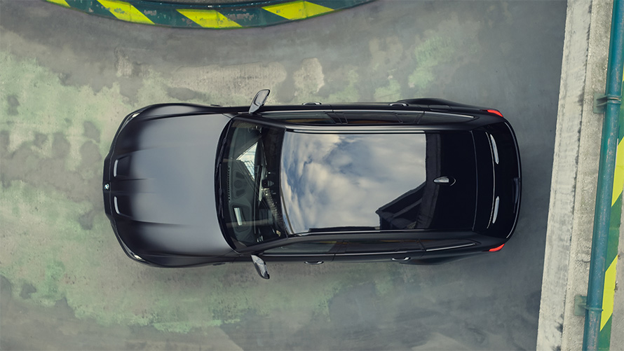 BMW M3 Competition Touring G81 BMW Individual Frozen Black metallic toit contrasté Hochglanz Schwarz, vue en plongée