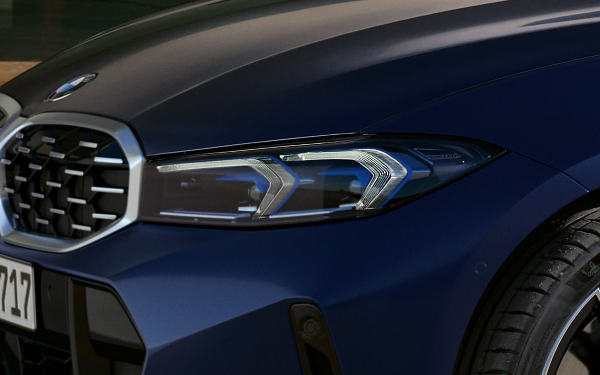 BMW M340i xDrive Touring G21 Phares LED avant vue en gros plan BMW M340i xDrive Touring G21 Frozen Tanzanite Blue LED phares avant vue en gros plan