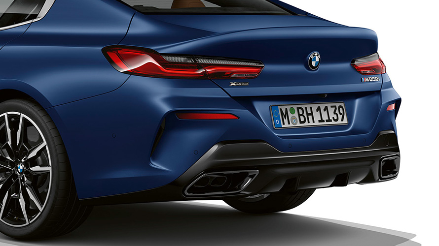 BMW M850i xDrive Gran Coupé G16 LCI restylage 2022 vue de trois quarts arrière détail partie arrière