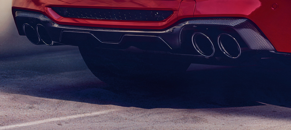 BMW X4 M Competition, diffuseur arrière en carbone. Extérieur de la BMW X4 M Competition en Toronto Rot metallic, pack extérieur M Carbon, diffuseur arrière en carbone.