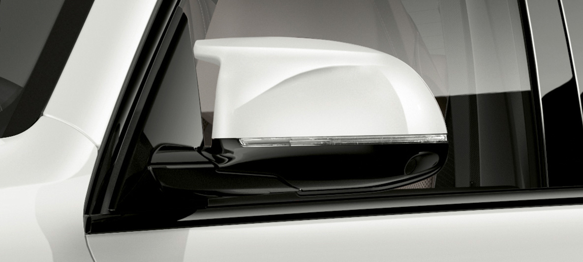 Coques de rétroviseur de la BMW X5 M F95 Coques des rétroviseurs, BMW X5 M en Mineralweiß, F95 2020 SUV, vue en gros plan