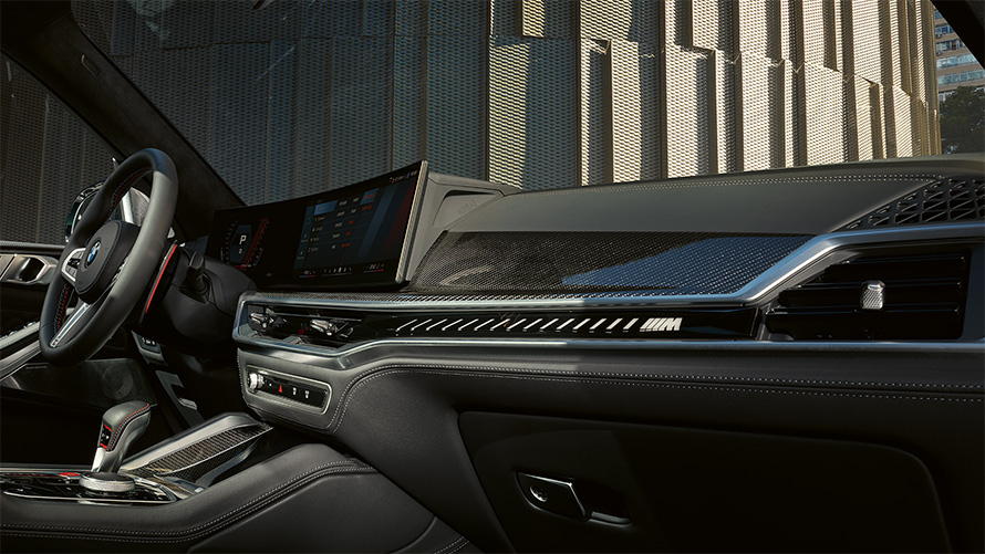 BMW X5 M Competition F95 2023, indicateurs M spécifiques sur le BMW Curved Display