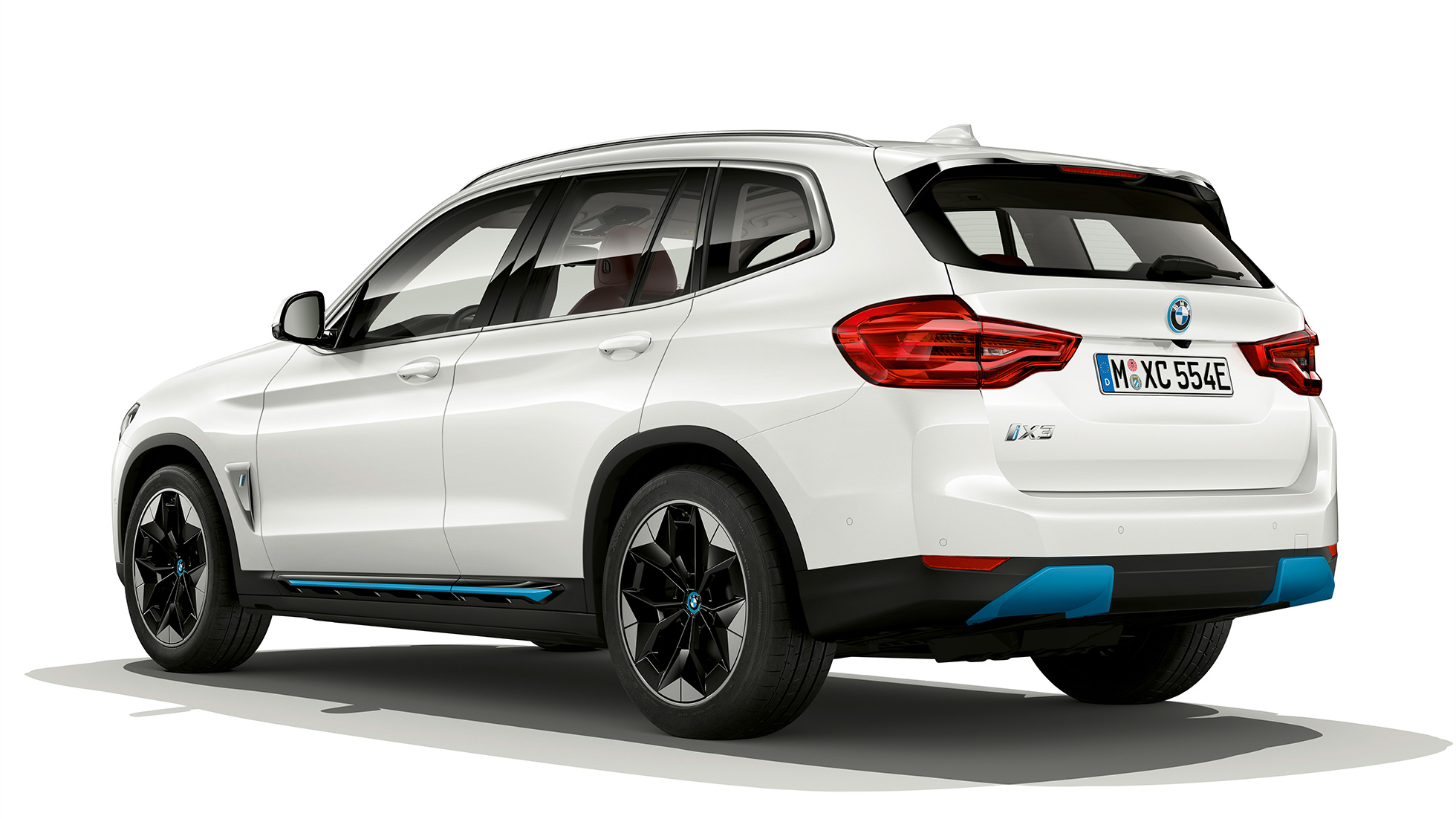 BMW iX3 G08, modèle "Impressive", vue de trois quarts arrière BMW iX3 G08 2020, modèle "Impressive" en Mineralweiß metallic, vue de trois quarts arrière