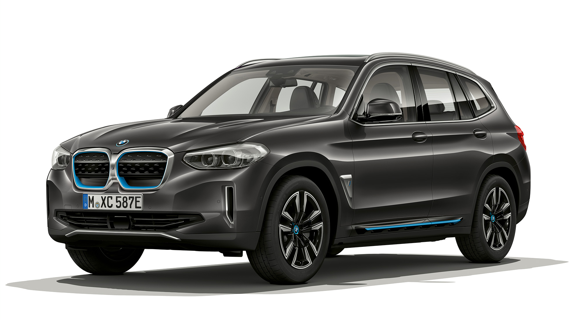 BMW iX3 G08 2020, modèle "Inspiring", vue de trois quarts avant BMW iX3 G08 2020, modèle "Inspiring" en Sophistograu Brillianteffekt, vue de trois quarts avant