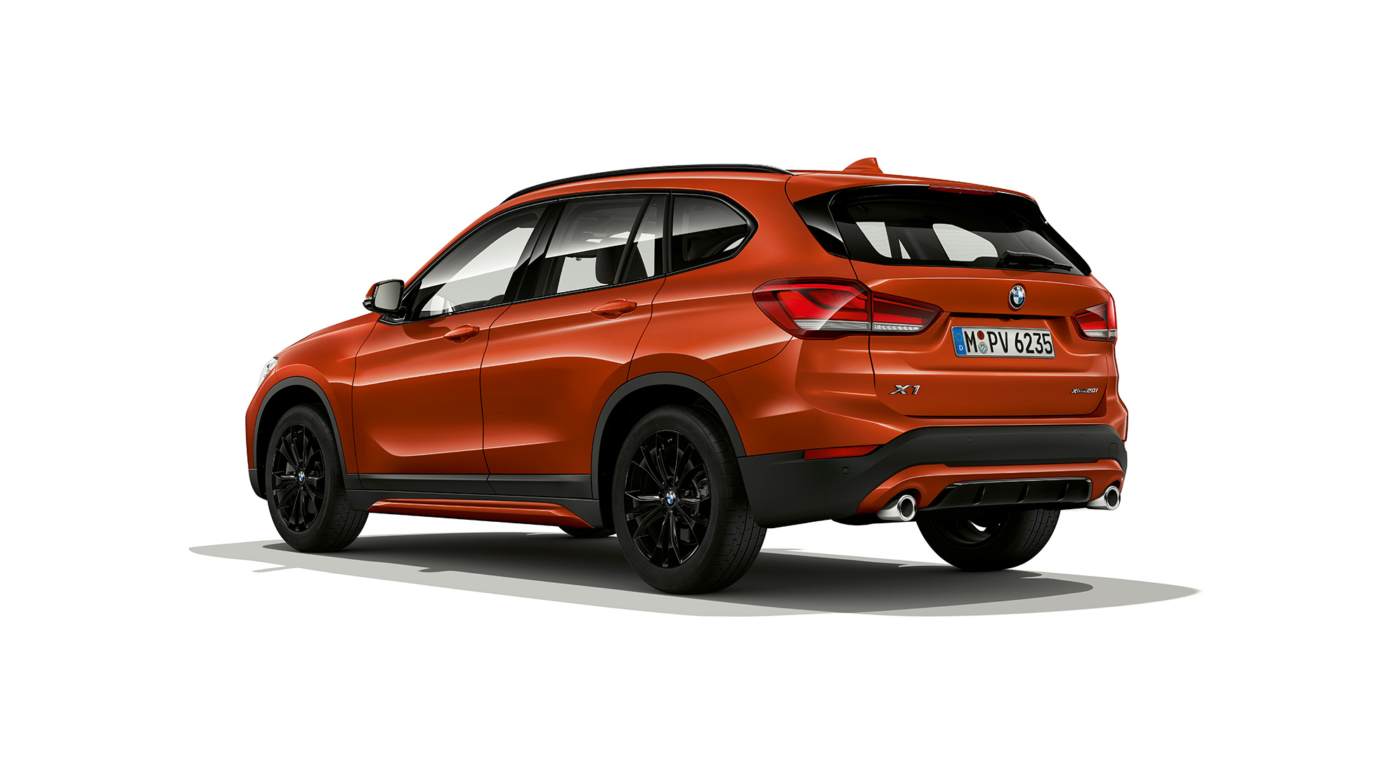 BMW X1, Modèle Sport Line, vue de trois quarts arrière BMW X1, Modèle Sport Line, vue de trois quarts arrière, prise en studio