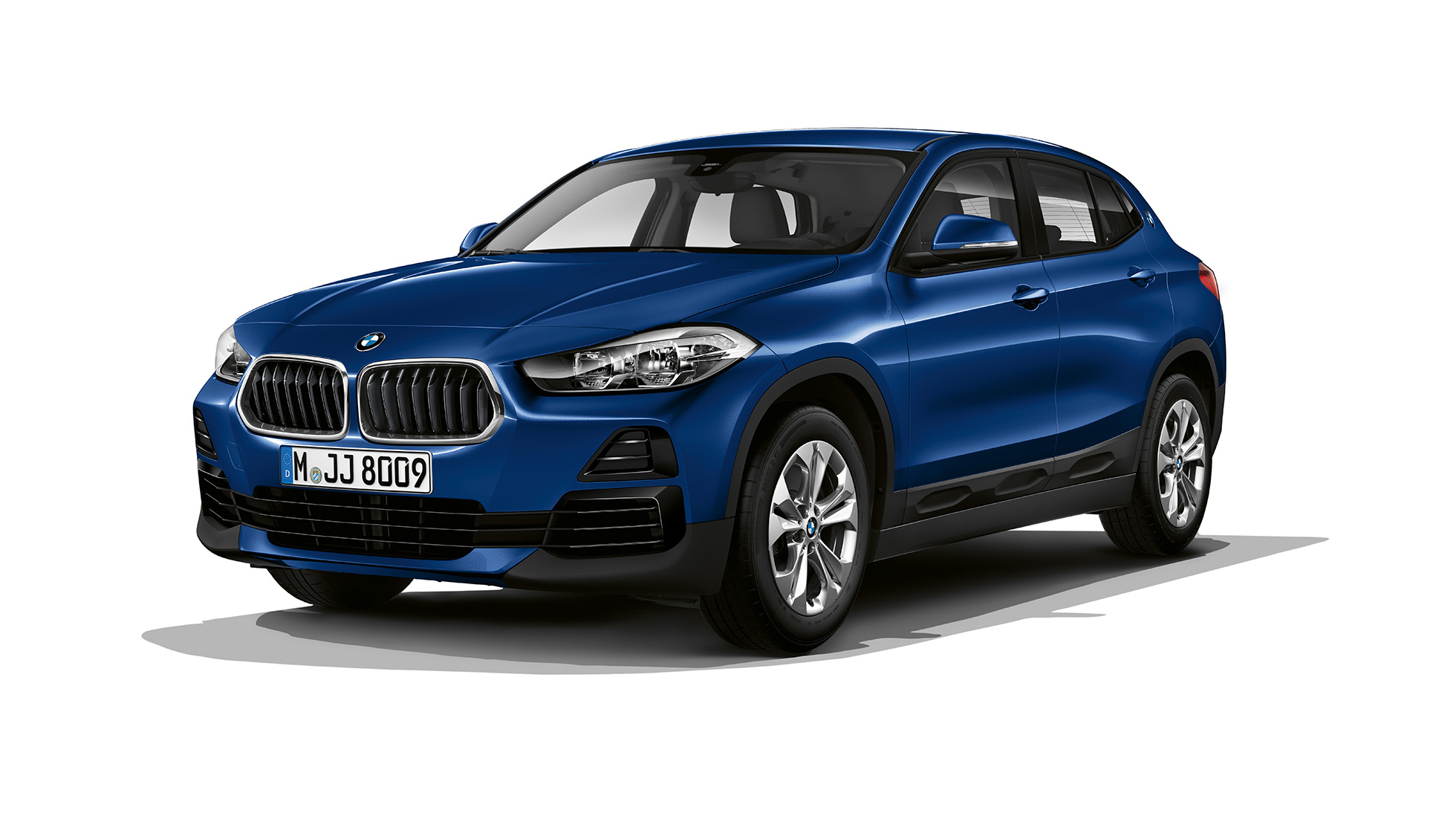 BMW X2 sDrive20i Modèle Advantage vue de trois quarts avant BMW X2 sDrive20i Modèle Advantage 2018 F39 Mediterranblau metallic vue de trois quarts avant