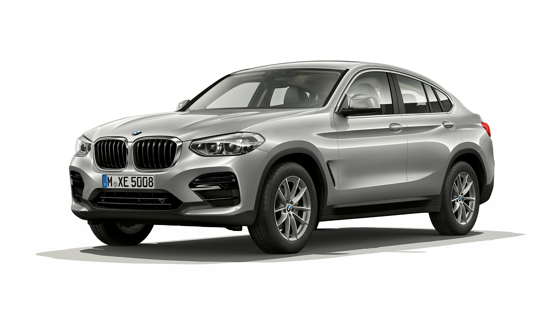 BMW X4 Modèle Advantage vue de trois quarts avant BMW X4 xDrive20d Modèle Advantage G02 2018 en Glaciersilber vue de trois quarts avant