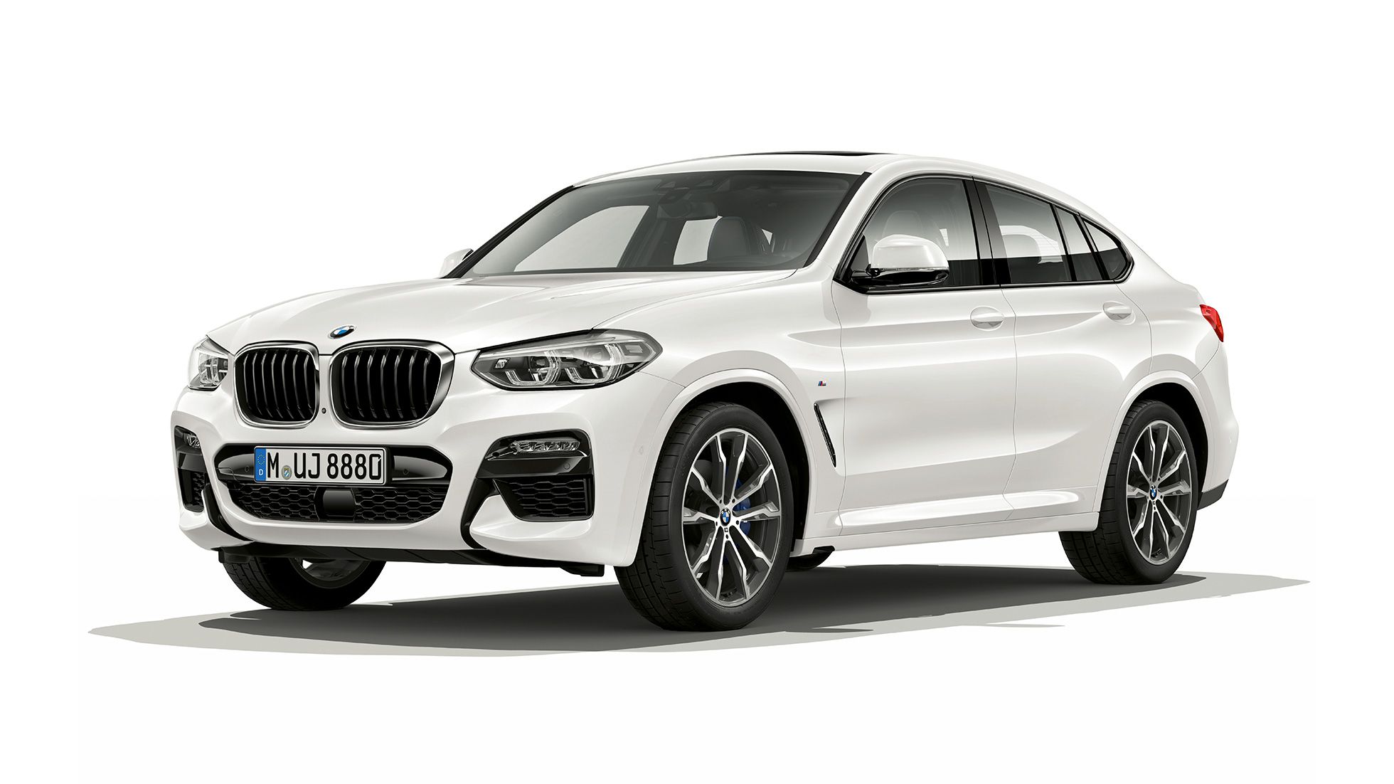 BMW X4 Modèle M Sport vue de trois quarts avant BMW X4 xDrive30i, Modèle M Sport G02 2018 en Alpinweiß vue de trois quarts avant
