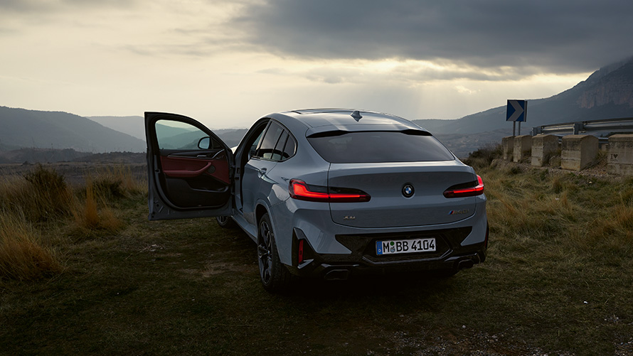 BMW X4 G02 Financial Services 2021 BMW X4 G02 Financial Services Brooklyn Grau vue de trois quarts arrière à l’arrêt 2021