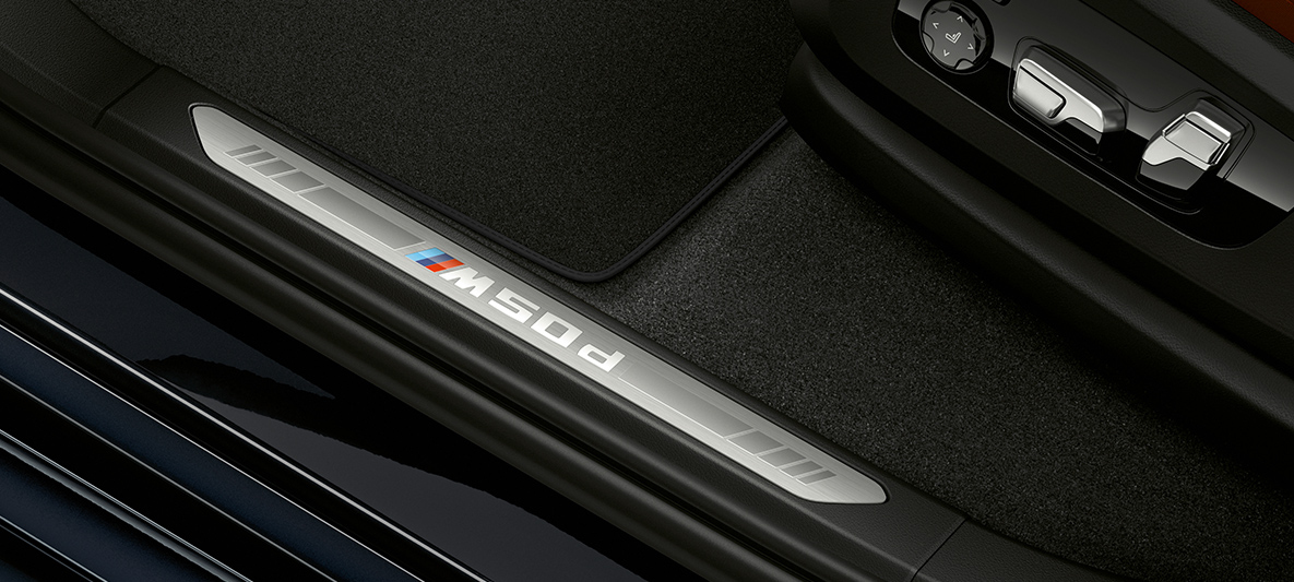 Seuils de portes BMW X5 M50d Seuils de portes avec inscription BMW Individual de la BMW X5 M50d